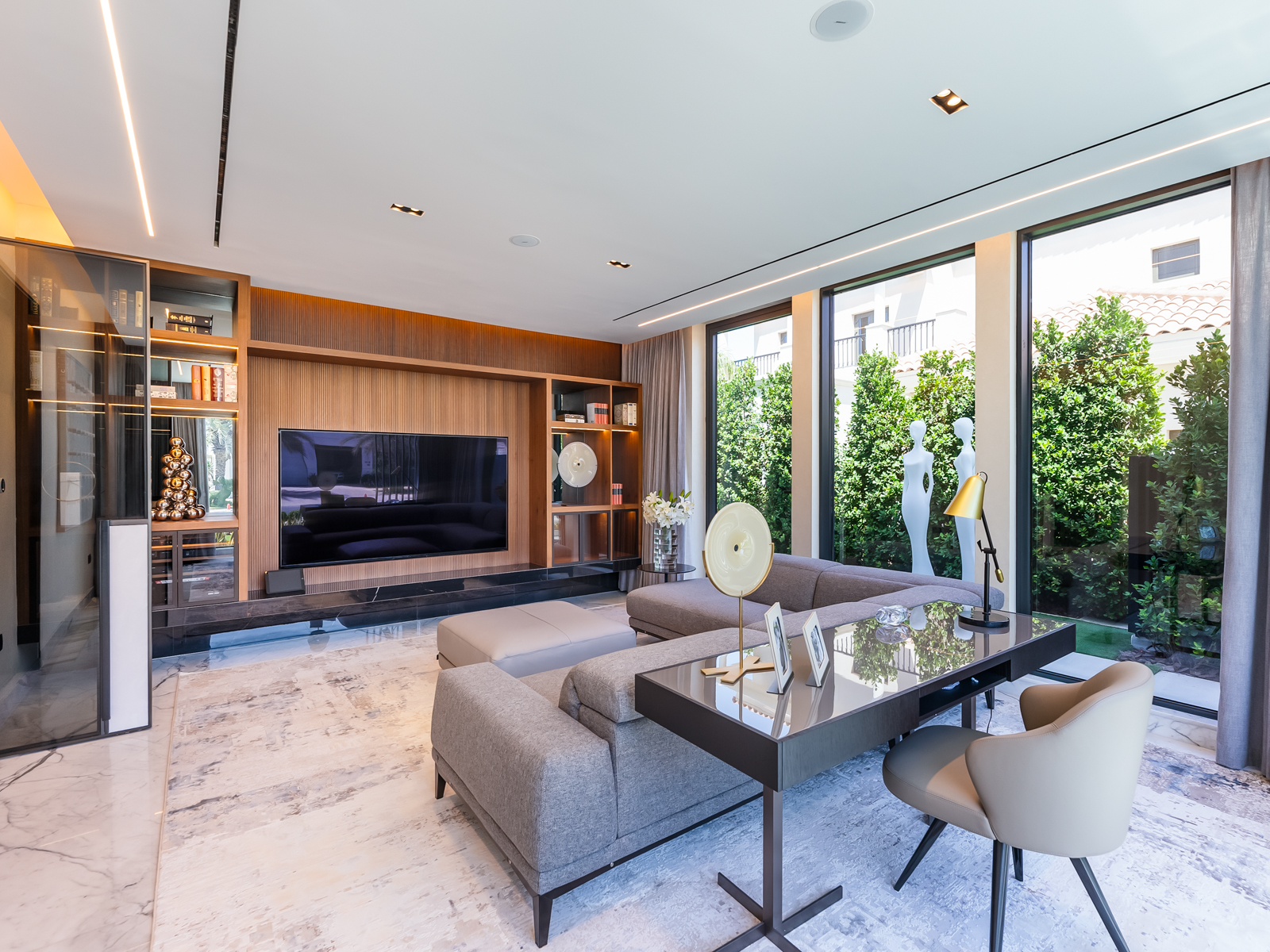 5 Bedroom Villa/Townhouse's Image 4