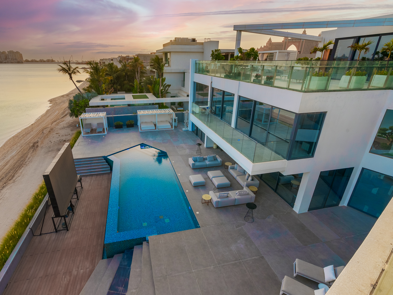 7 Bedroom Villa/Townhouse's Image 24
