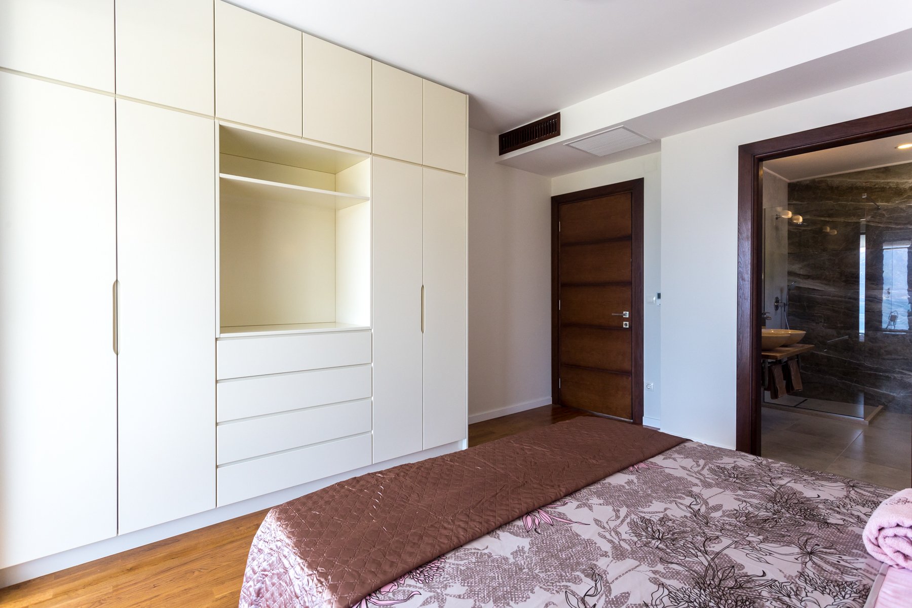 5 Bedroom Villa/Townhouse's Image 24