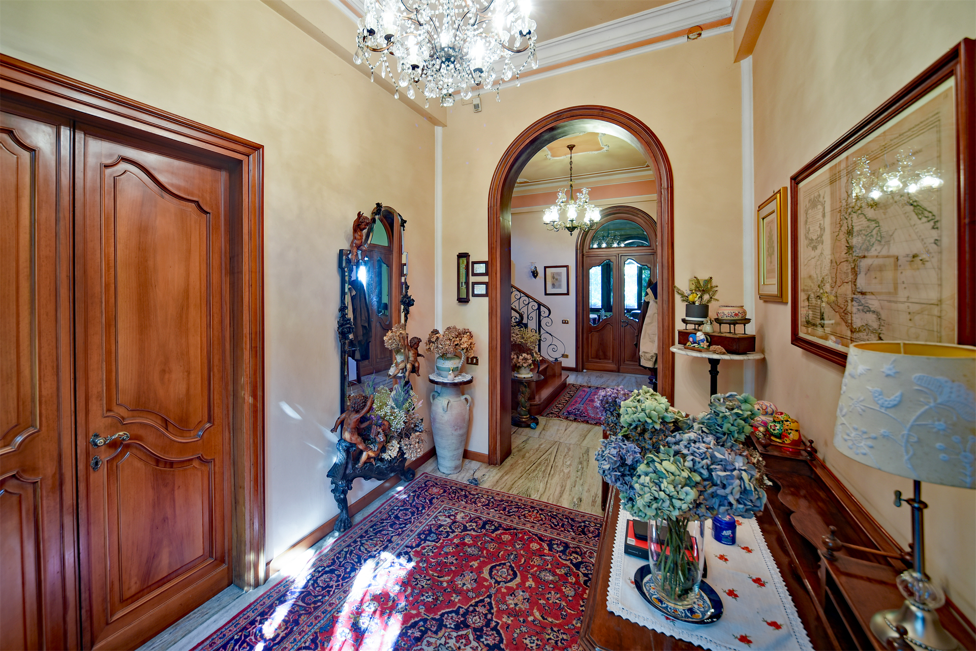 5 Bedroom Villa/Townhouse's Image 4