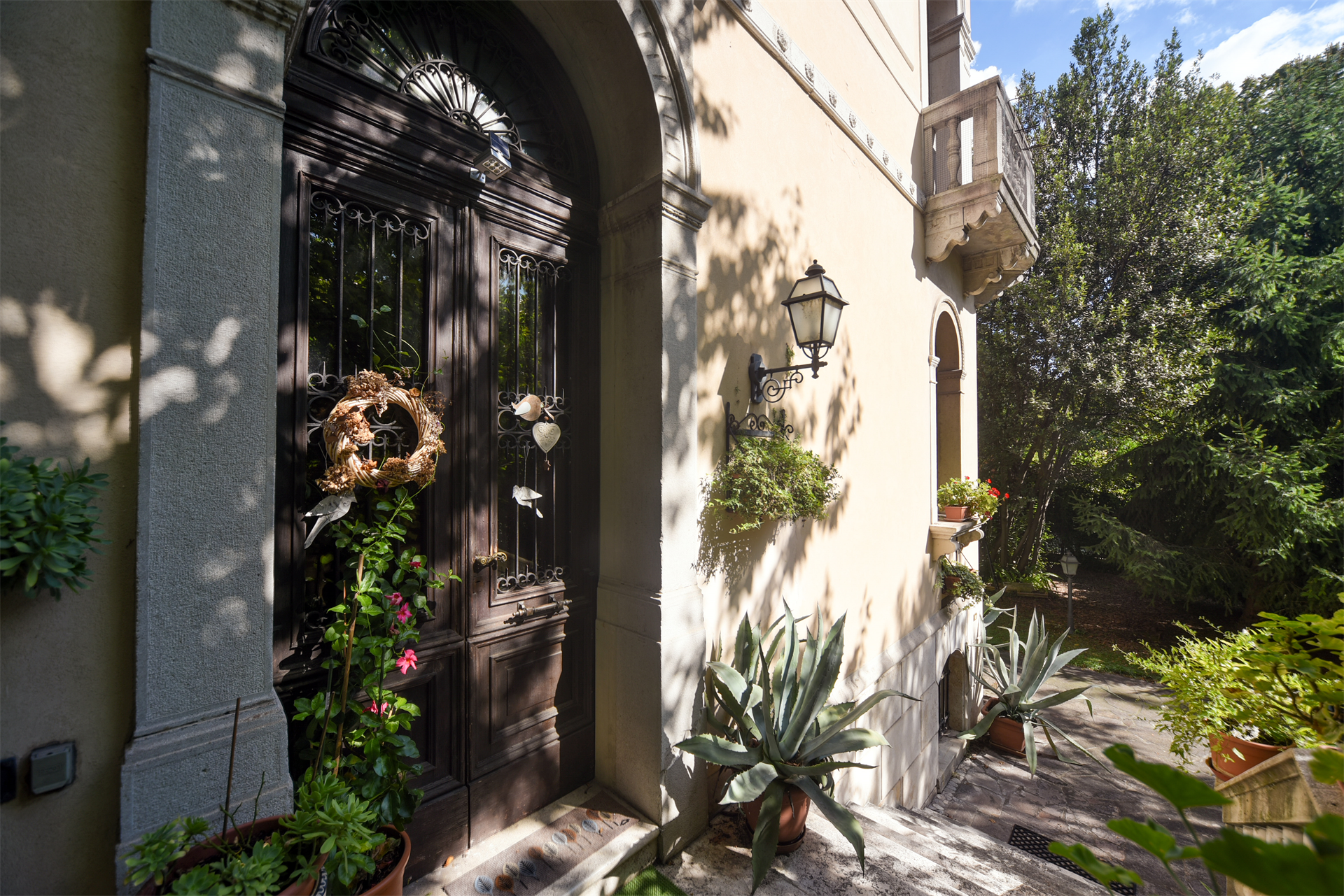 5 Bedroom Villa/Townhouse's Image 3