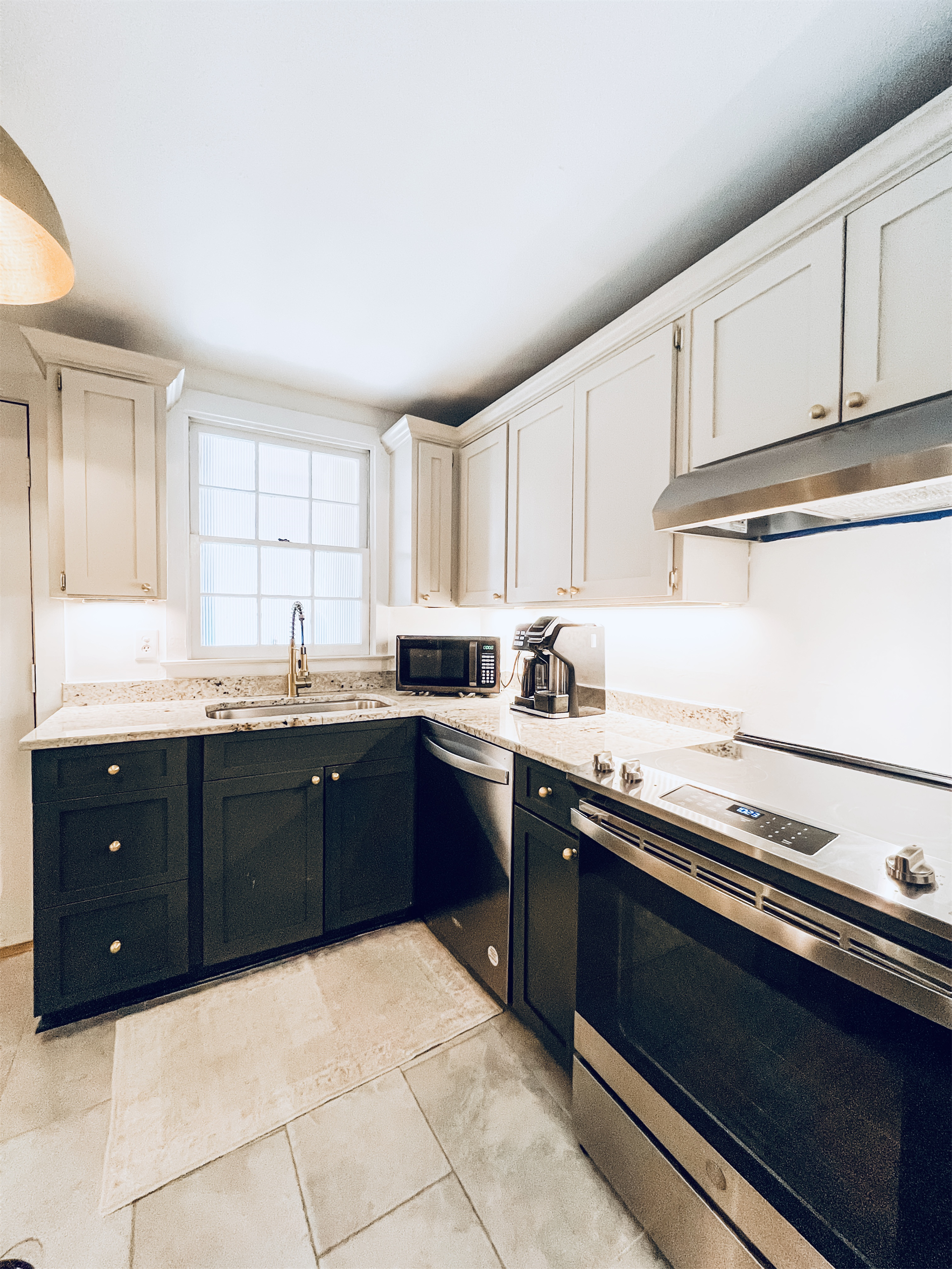5 Bedroom Single Family Home/House's Image 3