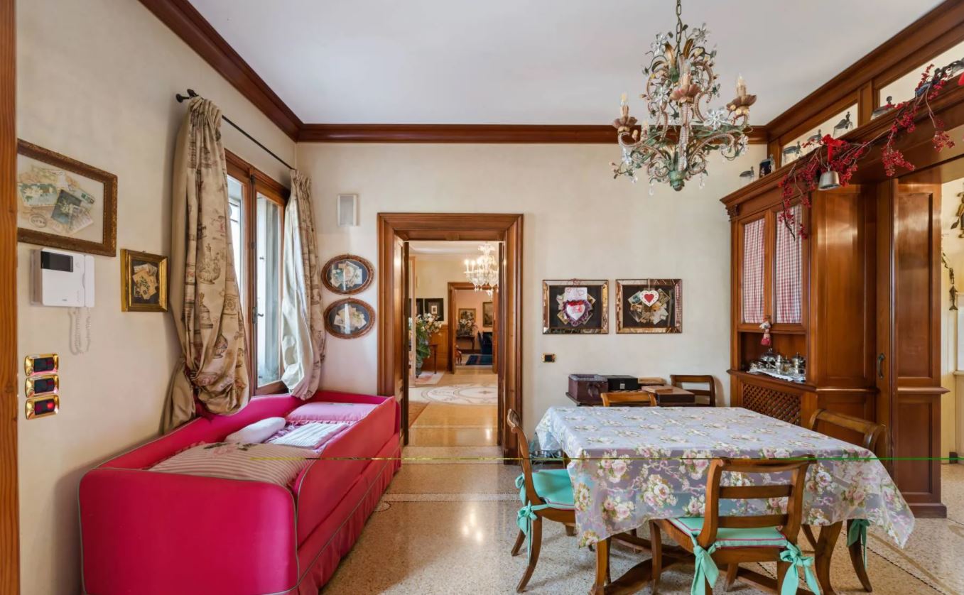 9 Bedroom Villa/Townhouse's Image 9