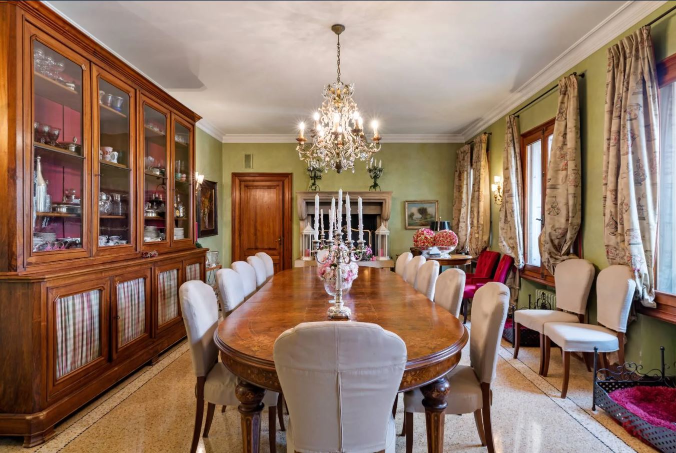 9 Bedroom Villa/Townhouse's Image 3