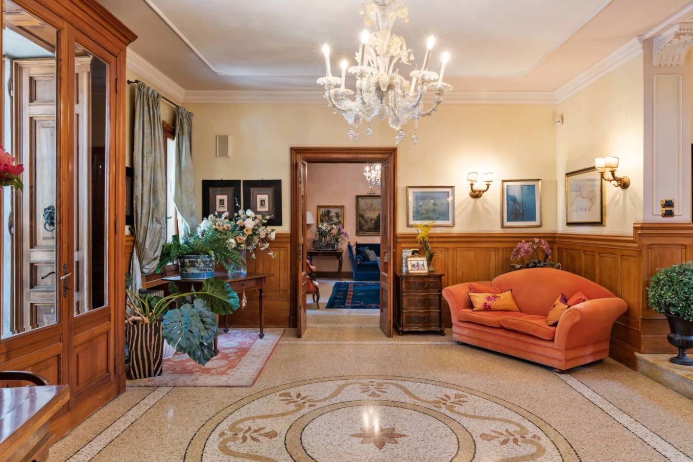 9 Bedroom Villa/Townhouse's Image 8