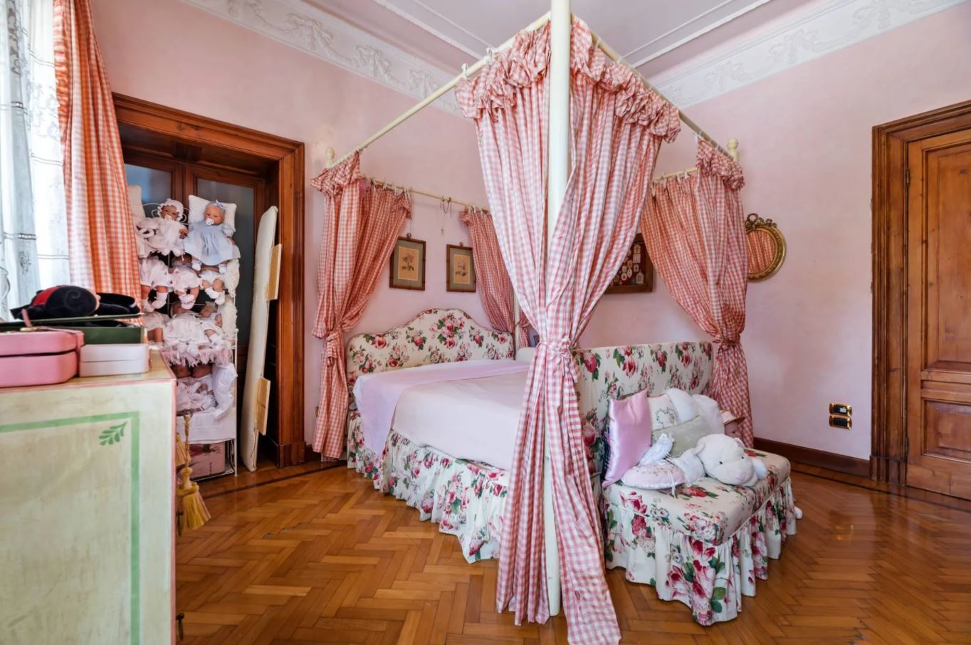 9 Bedroom Villa/Townhouse's Image 25