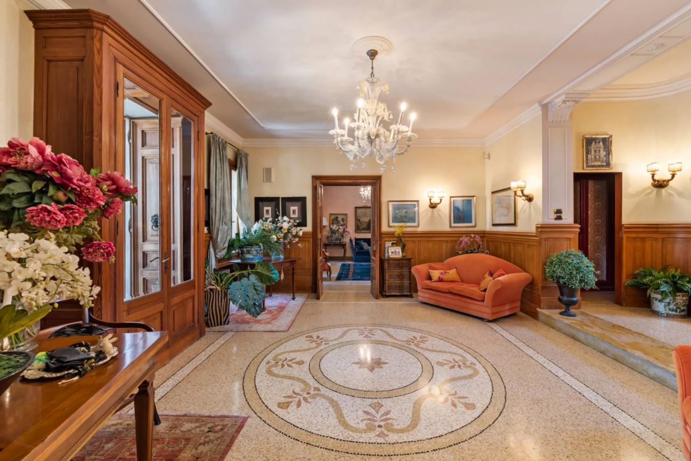 9 Bedroom Villa/Townhouse's Image 10