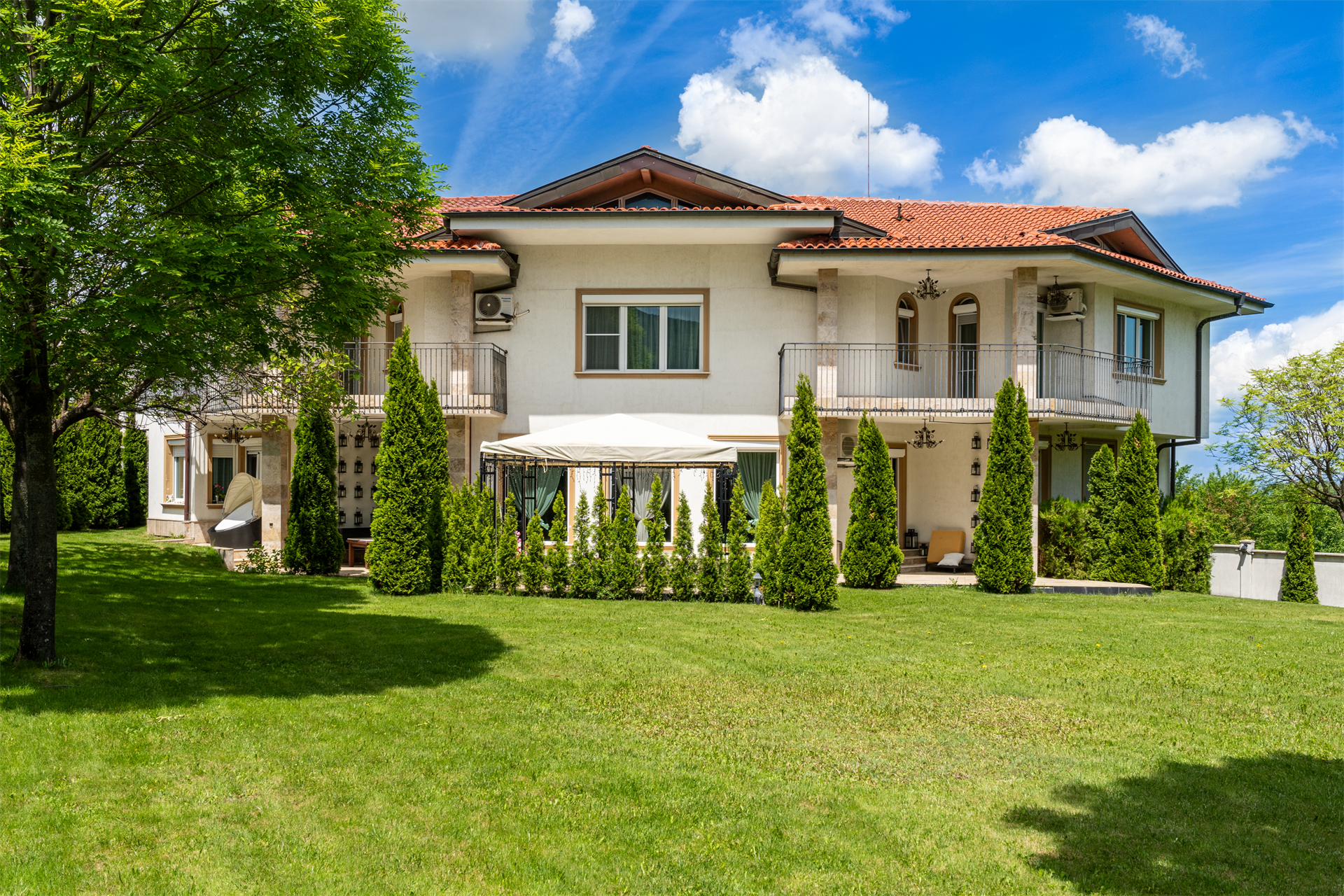 5 Bedroom Single Family Home/House's Image 12