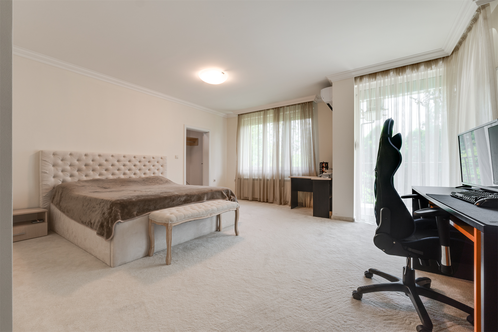 5 Bedroom Single Family Home/House's Image 14