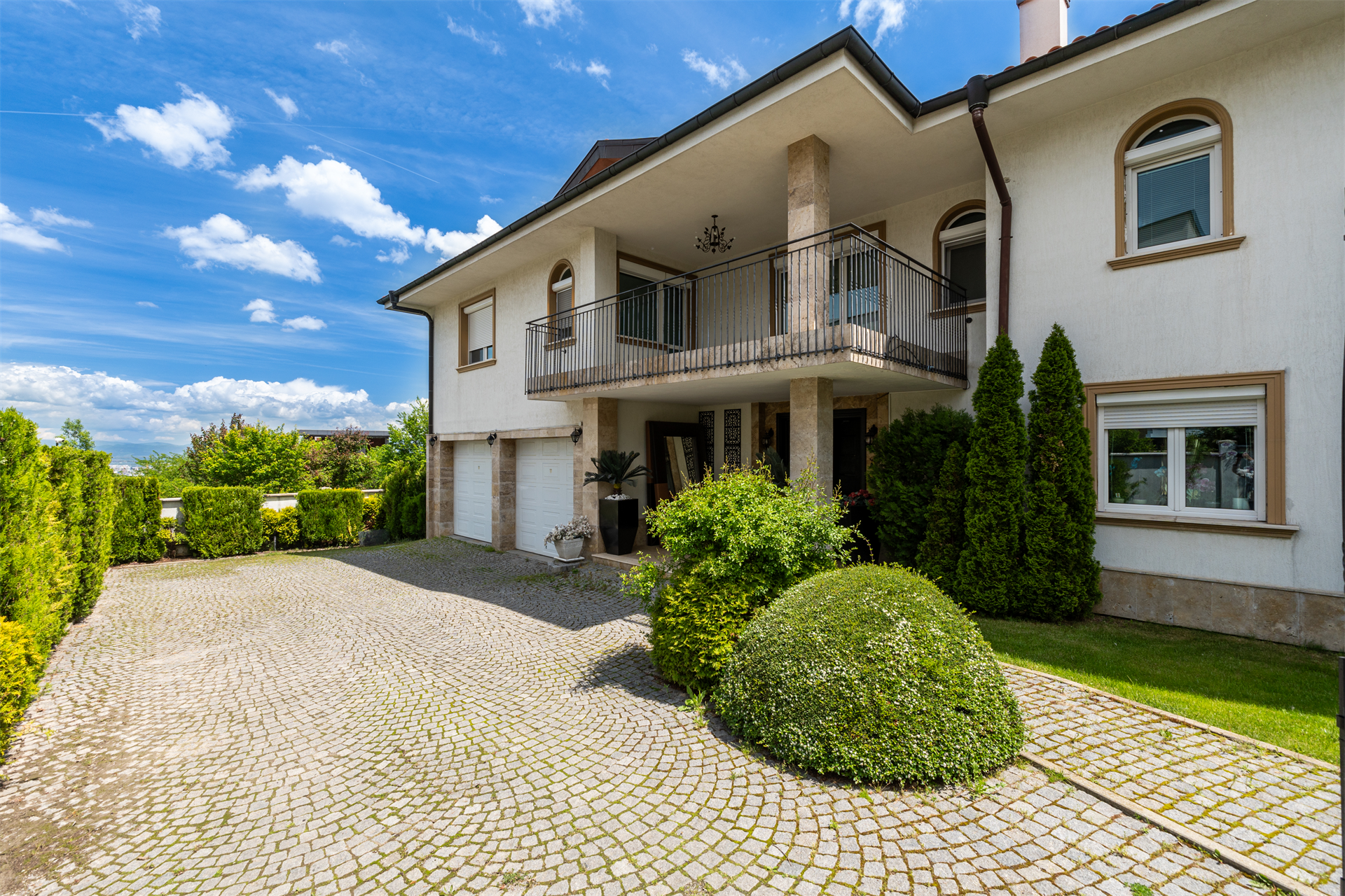 5 Bedroom Single Family Home/House's Image 17