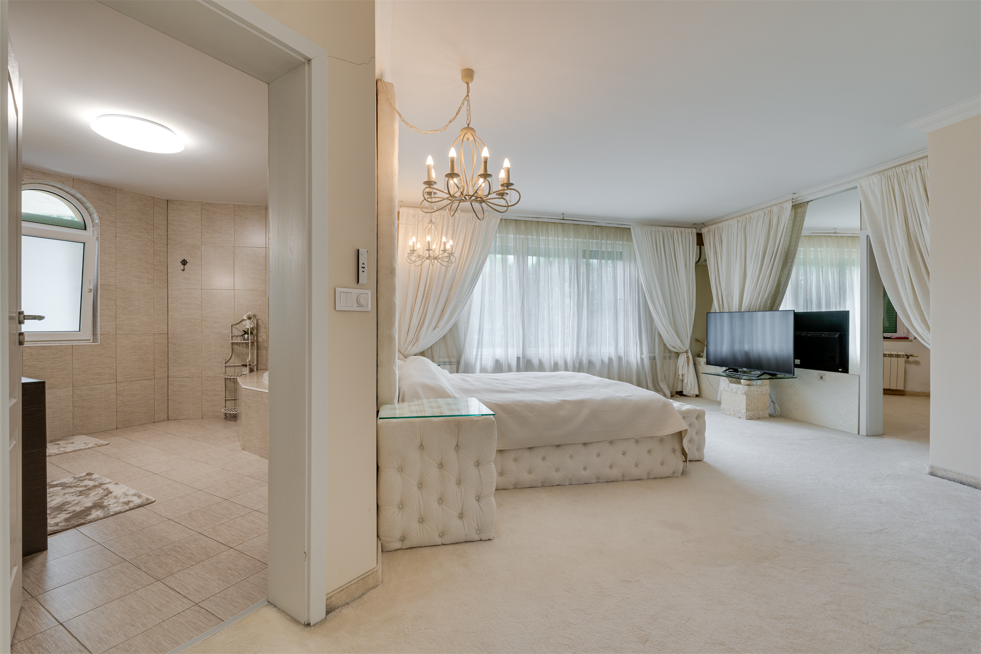 5 Bedroom Single Family Home/House's Image 9