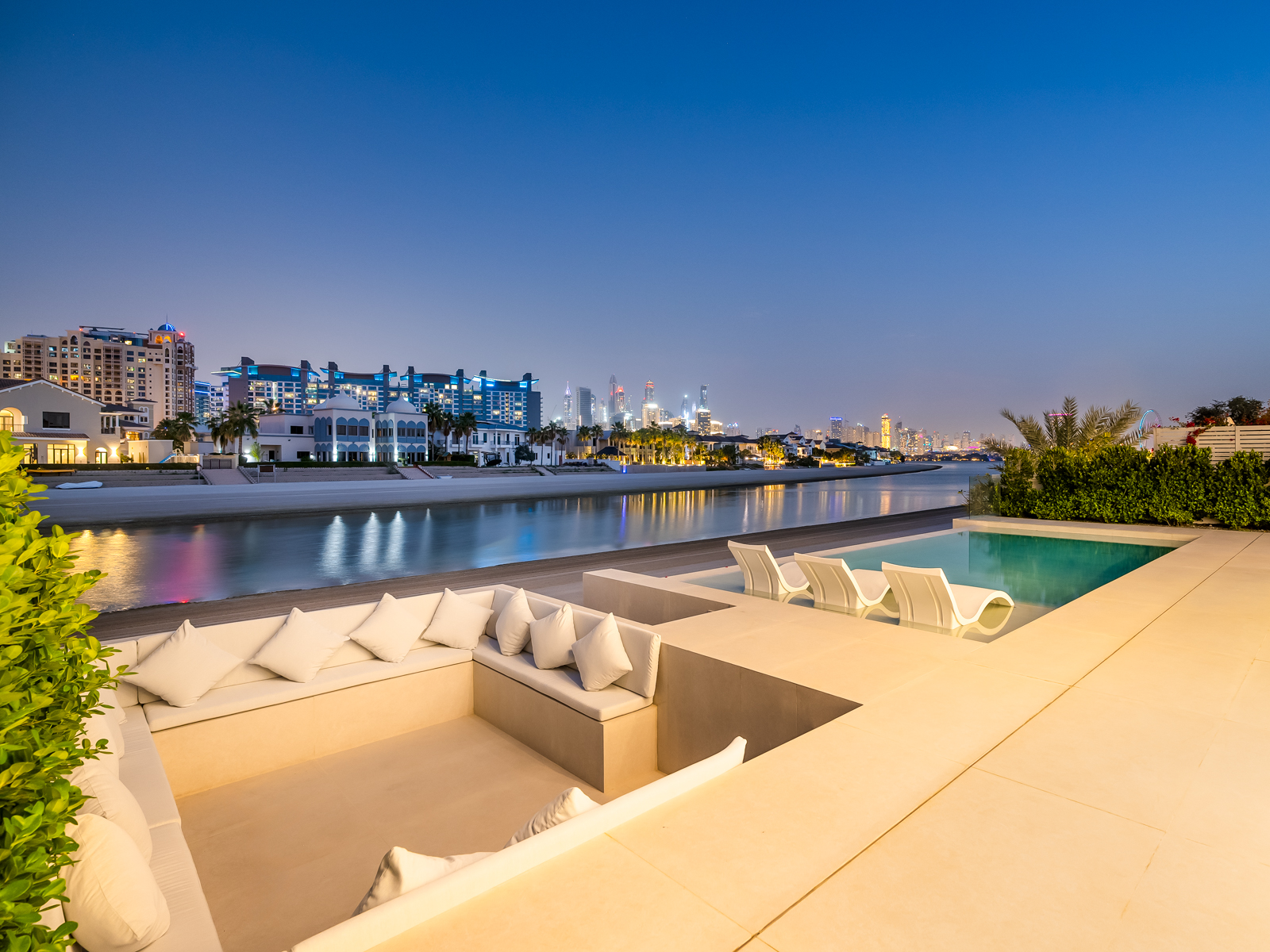 Palm Jumeirah Armani Waterfront Beachfront Villa Luxury On The