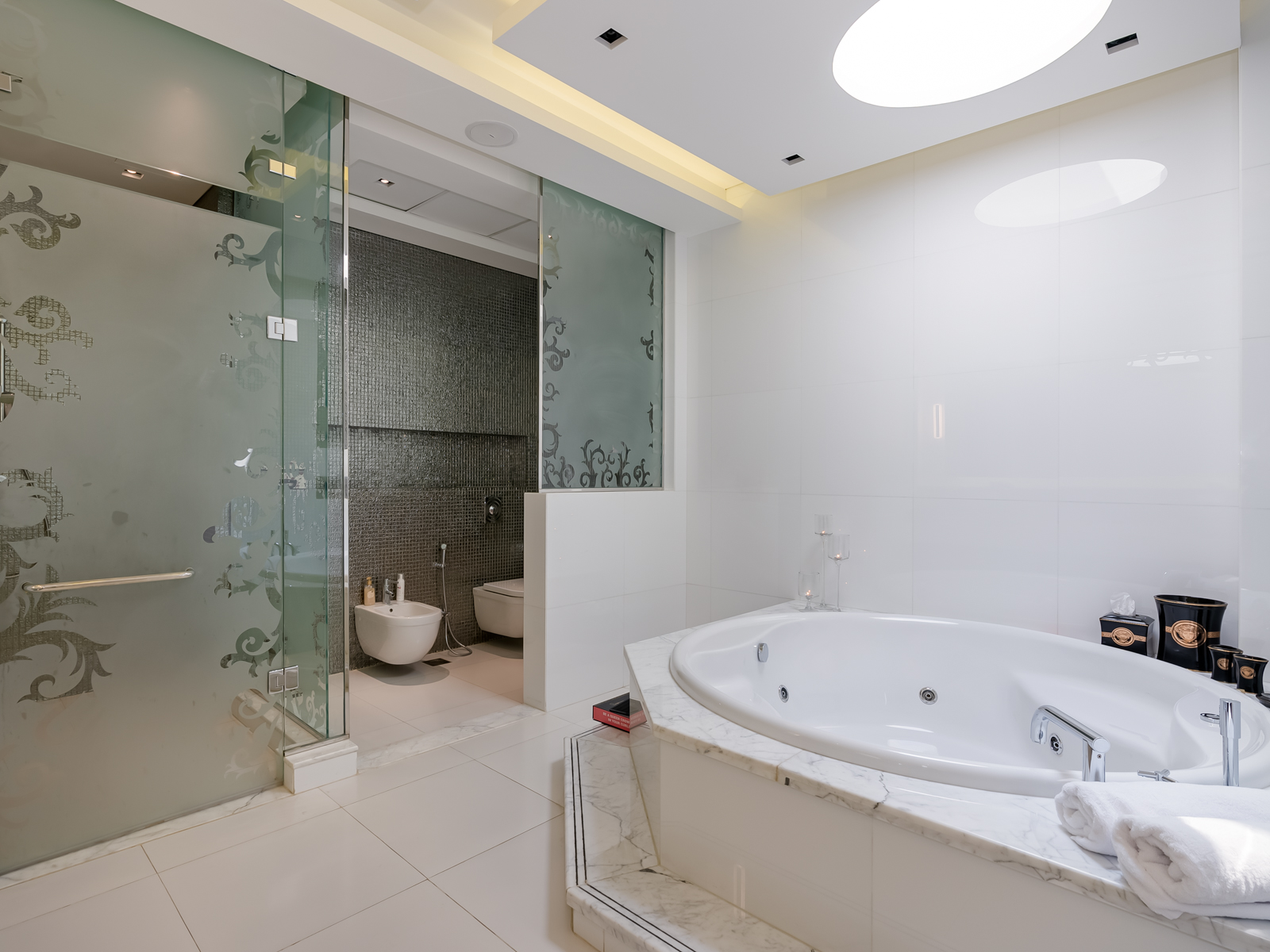 6 Bedroom Villa/Townhouse's Image 16