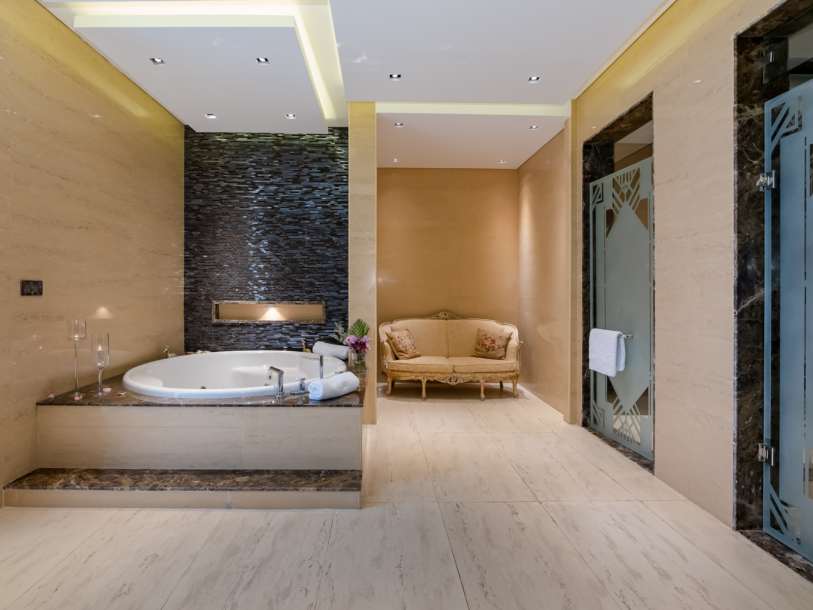 6 Bedroom Villa/Townhouse's Image 15